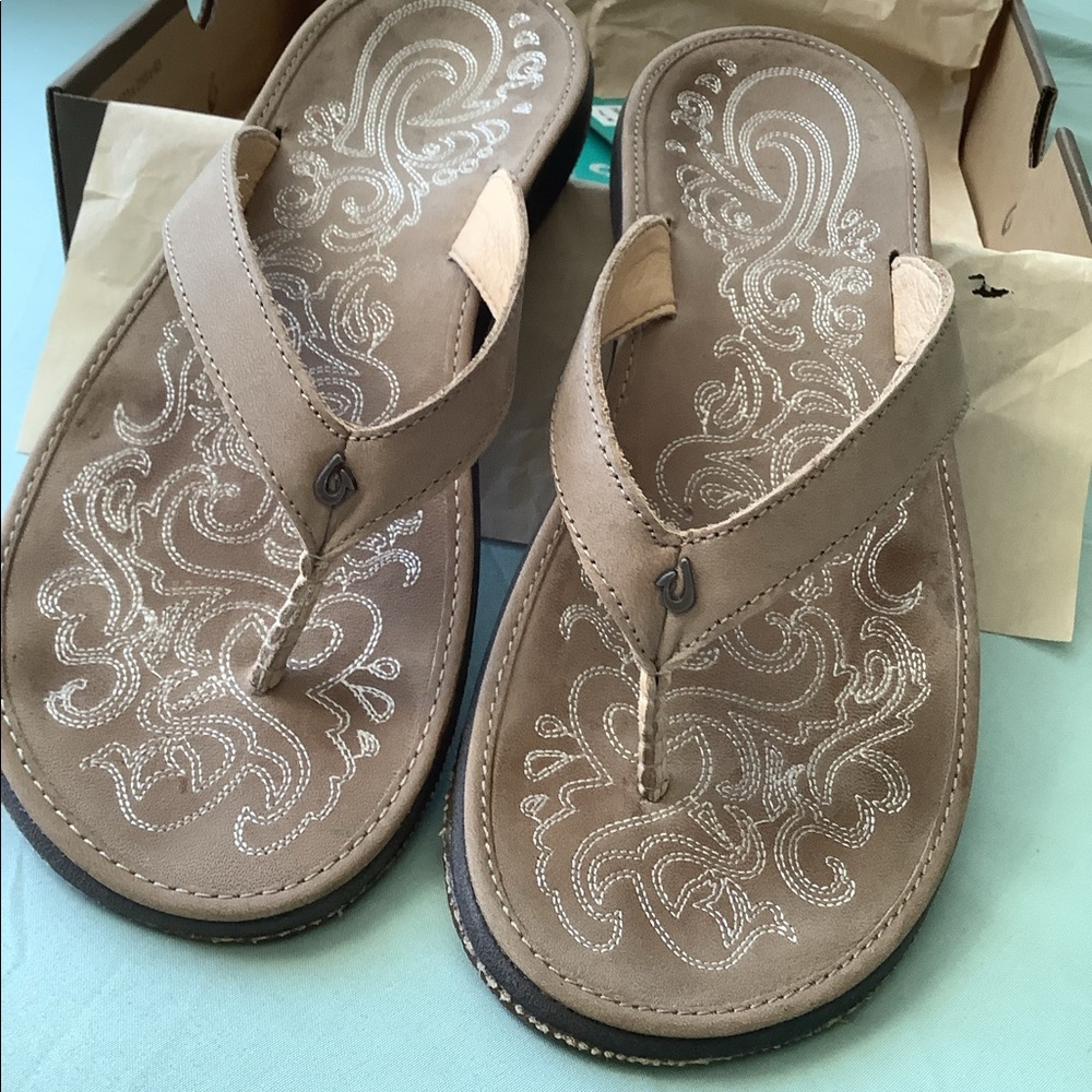 🌾 OluKai Sandals